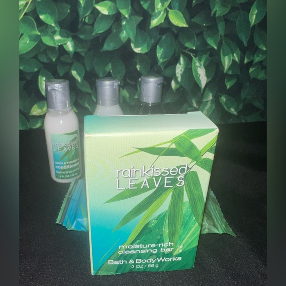 SALE 🆕 Bath and Body Works Rainkissed Set 1oz Plastic wrapped to prevent leakage - Picture 4 of 4